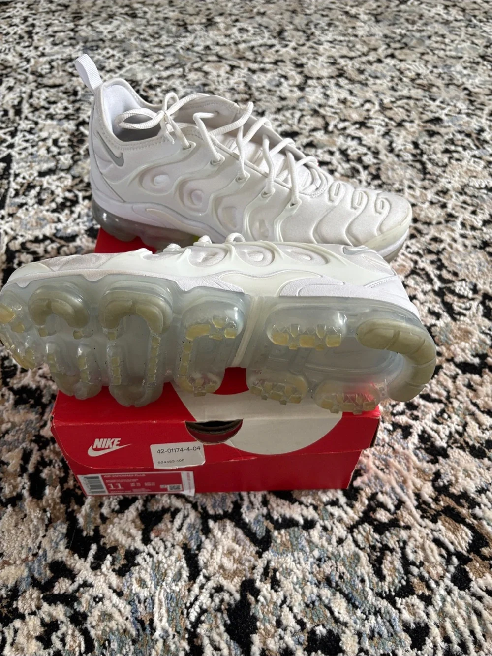 Nike White/Pure PlatniumVaporMax-Style Men's Athletic Sneakers with original box